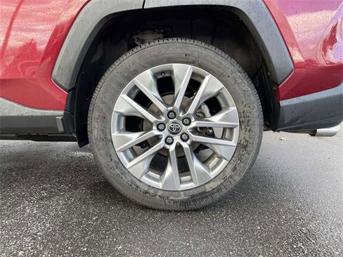 Used 2023 Toyota RAV4 XLE Premium image 9