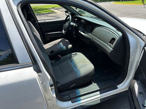 Used 2010 Ford Crown Victoria Police Interceptor image 12
