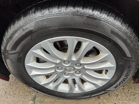 Used 2014 Toyota Sienna XLE image 21