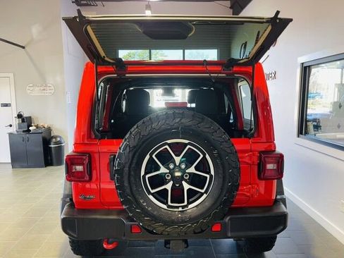 Used 2025 Jeep Wrangler Unlimited Rubicon AWD/4WD image 6