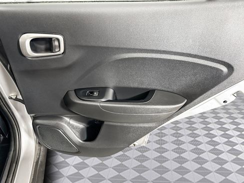 Used 2024 Hyundai Venue SEL image 26