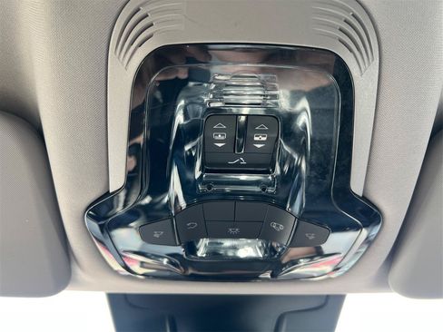 Used 2018 Alfa Romeo Stelvio AWD image 28