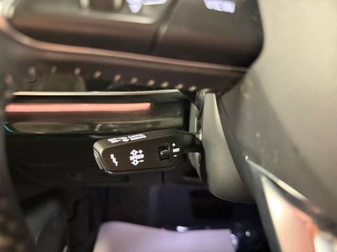 Used 2019 Audi Q8 Premium Plus w/ Premium Plus AWD/4WD image 36