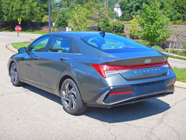 Used 2025 Hyundai Elantra SEL FWD image 6