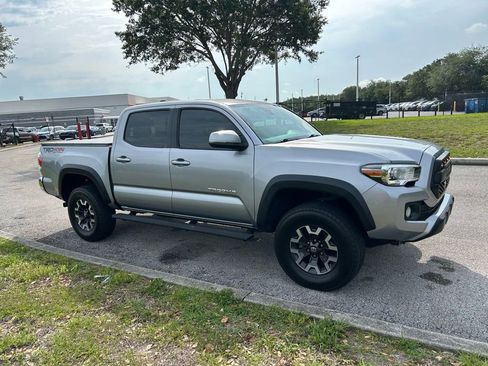 Certified 2021 Toyota Tacoma TRD Off-Road AWD/4WD image 8