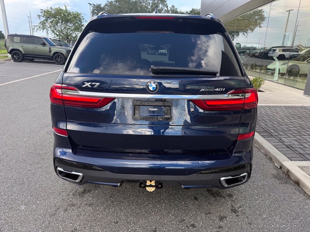 Used 2022 BMW X7 xDrive40i w/ M Sport Package AWD/4WD image 4