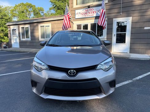 Used 2014 Toyota Corolla LE FWD image 2