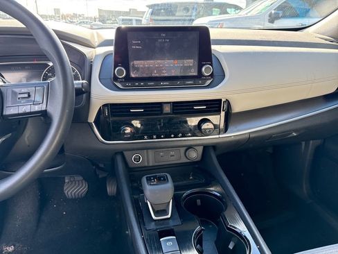 Used 2021 Nissan Rogue SV image 21