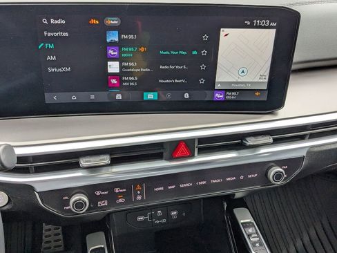 Used 2025 Kia Sorento SX image 23