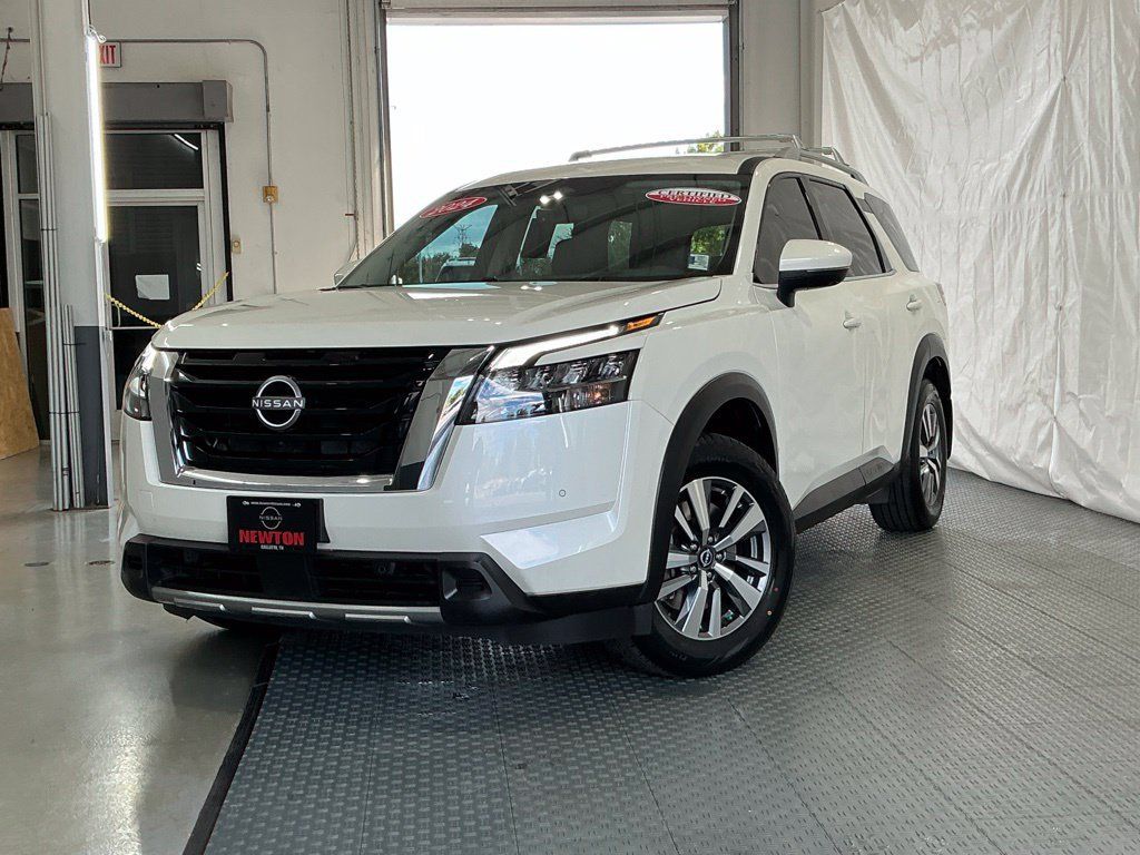 Used 2024 Nissan Pathfinder SL AWD/4WD image 2