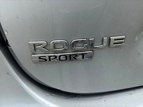 Used 2017 Nissan Rogue Sport SL w/ SL Premium Package image 5