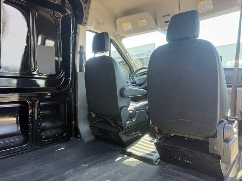 Used 2025 Ford Transit 250 148 Medium Roof RWD image 13