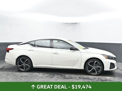 Used 2024 Nissan Altima 2.5 SR image 13