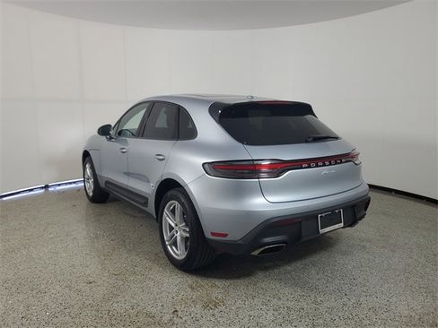 Used 2024 Porsche Macan image 3