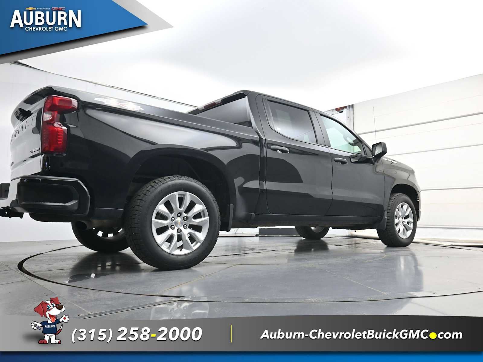 Used 2023 Chevrolet Silverado 1500 Custom AWD/4WD image 24