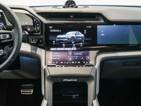 New 2026 Porsche Cayenne Electric Coupe AWD/4WD image 19