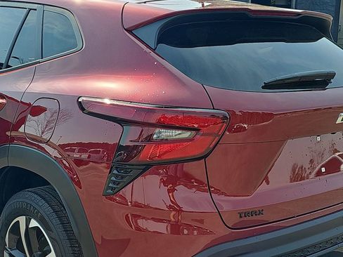 Used 2024 Chevrolet Trax RS image 36