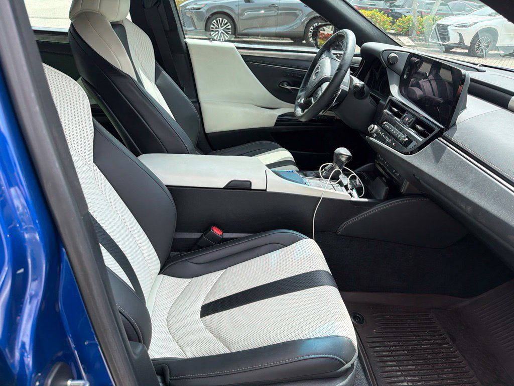 Certified 2022 Lexus ES 350 F Sport w/ Accessory Package 2 FWD image 17