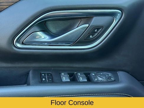 Used 2023 Chevrolet Suburban Premier image 31