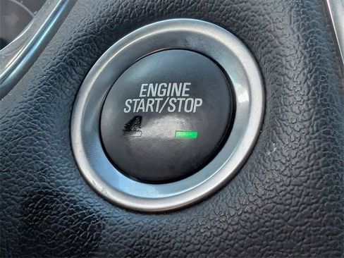 Used 2023 Chevrolet Traverse LT image 18