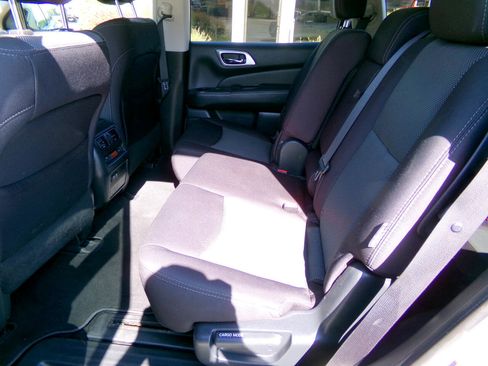 Used 2019 Nissan Pathfinder SV image 19