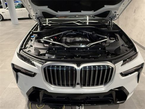 Certified 2024 BMW X7 xDrive40i w/ M Sport Package image 26