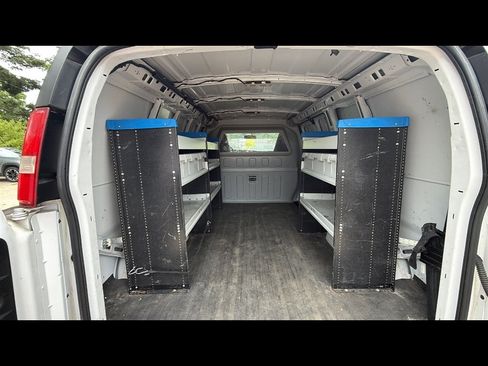 Used 2017 Chevrolet Express 2500 RWD image 19