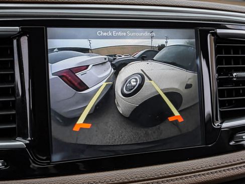 Used 2018 Chrysler Pacifica Limited image 21