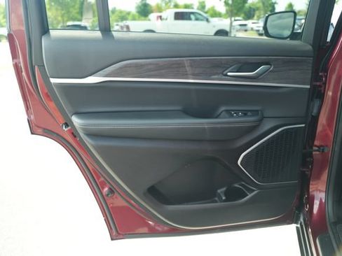 Used 2022 Jeep Grand Cherokee L Limited AWD/4WD image 16