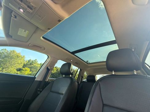 Used 2019 Volkswagen Tiguan SE w/ Panoramic Sunroof Package FWD image 31