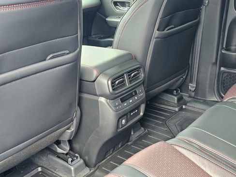 Used 2025 Honda Pilot Black Edition image 27