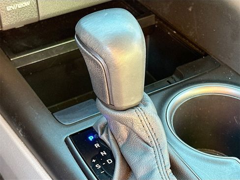 Used 2024 Toyota Camry SE image 16