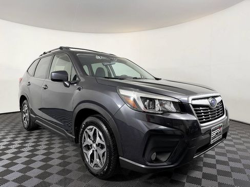 Used 2019 Subaru Forester Premium AWD/4WD image 6