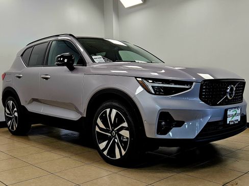 New 2026 Volvo XC40 B5 Plus w/ Climate Package image 3