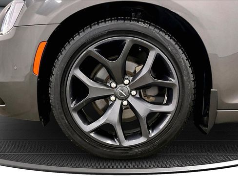Used 2021 Chrysler 300 S image 34