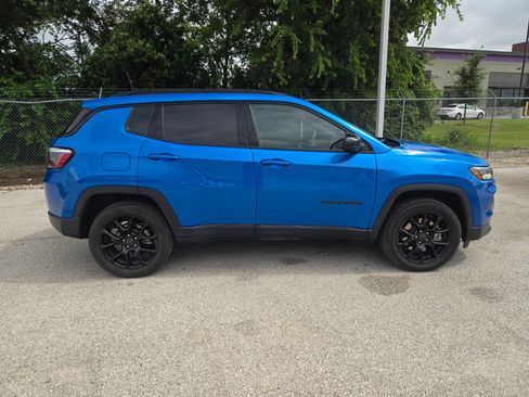 Used 2025 Jeep Compass Latitude w/ Altitude Special Edition AWD/4WD image 2