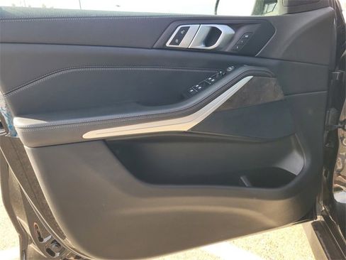 Used 2022 BMW X5 xDrive40i w/ M Sport Package image 18