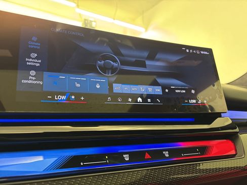 Used 2026 BMW M5 w/ Executive Package image 27