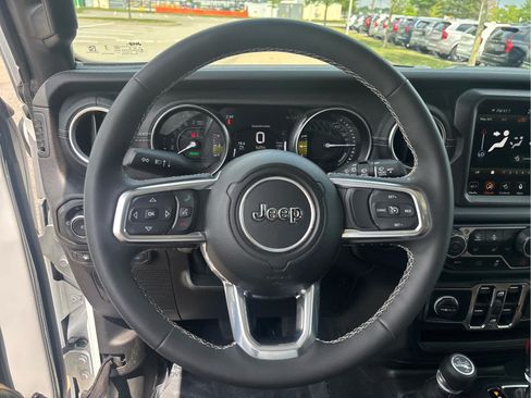 Used 2023 Jeep Wrangler Unlimited Sahara w/ Cold Weather Group AWD/4WD image 17