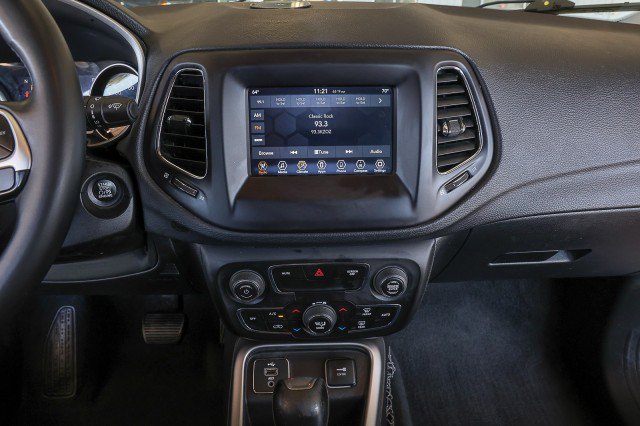 Used 2018 Jeep Compass Latitude w/ Popular Equipment Group FWD image 13