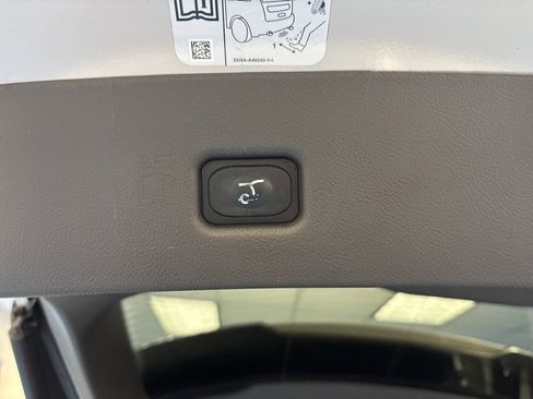 Used 2019 Lincoln Nautilus Select image 9