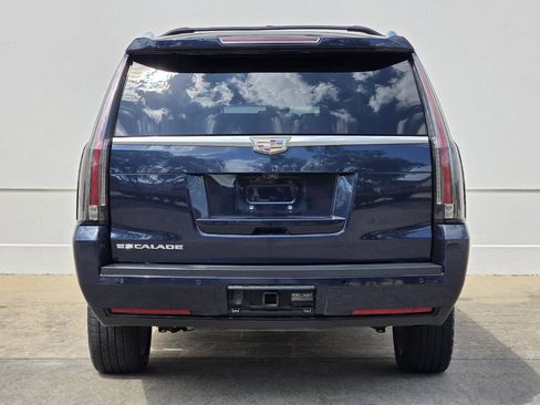 Used 2017 Cadillac Escalade ESV Luxury image 4