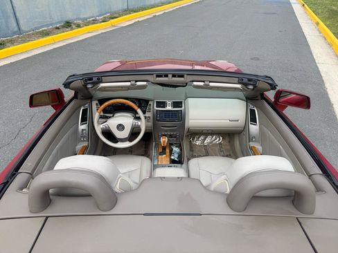 Used 2004 Cadillac XLR RWD image 32