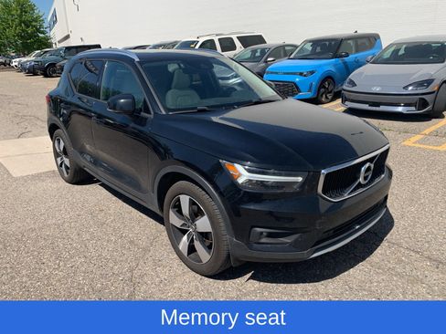 Used 2022 Volvo XC40 T5 Momentum w/ Premium Package AWD/4WD image 3