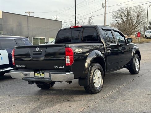 Used 2018 Nissan Frontier SV image 3