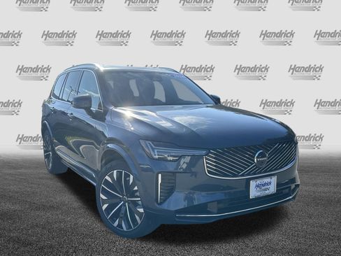 Certified 2025 Volvo XC90 B6 Plus image 2