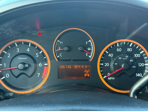 Used 2014 Nissan Titan SV image 13