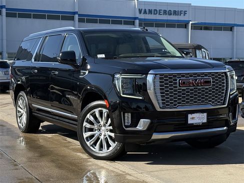 Used 2022 GMC Yukon XL Denali image 2