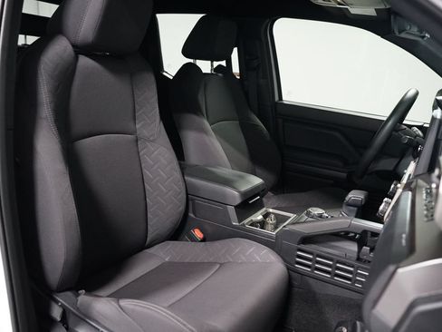 Certified 2025 Toyota Tacoma SR5 AWD/4WD image 29
