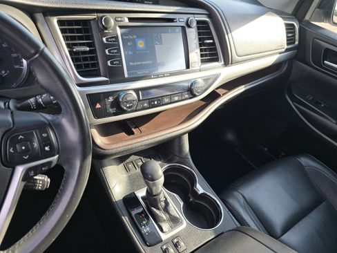 Used 2018 Toyota Highlander XLE FWD image 34